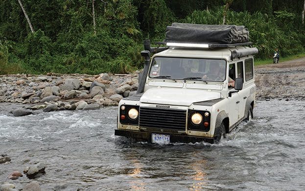 Land-Rover-4x4-Arenal-Costa-Rica-cruce del rio