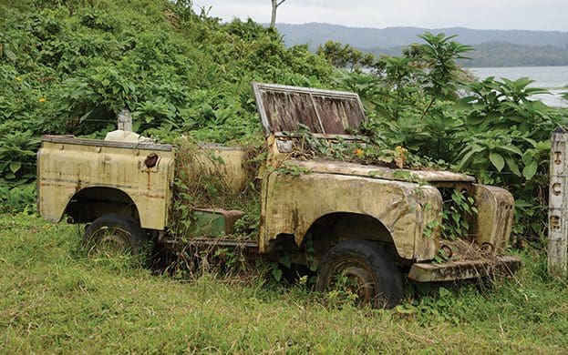 Land-Rover-4x4-Arenal-Costa-Rica-patio-arte