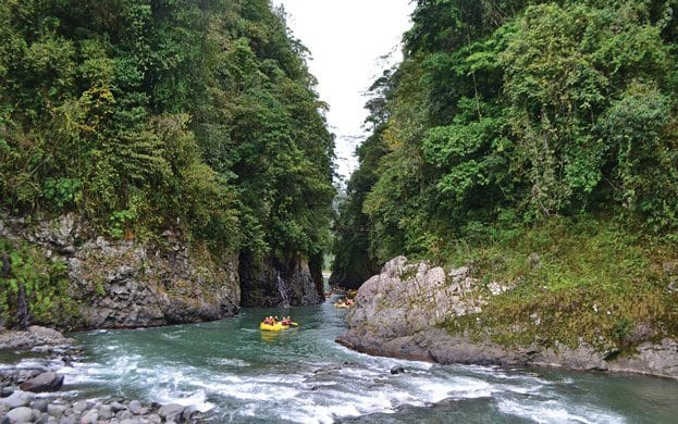 Ecotourisme-au-Costa-Rica-Rafting-dos-montanas-Pacuare-Rivière-Rios-Tropicales-