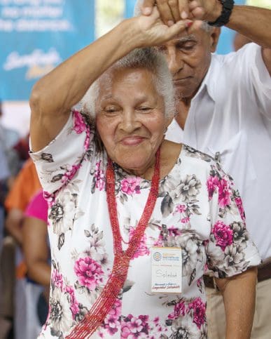 living longer in Costa-Rica-blue-zone-dancing at 100