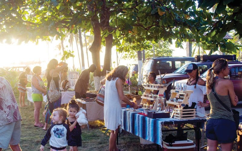 comprar en la feria local en playa junquillal