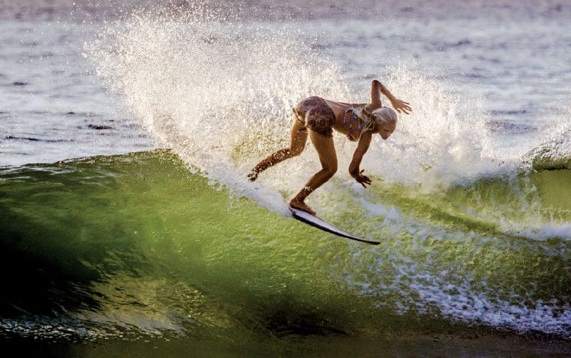 playa Avellanas surfista garota rubiana brownwell