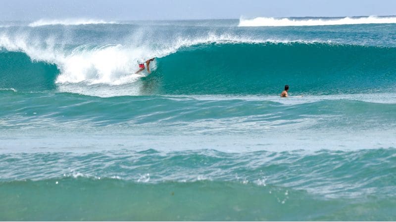 surfar em playa avellanas ou no pequeno Havaí