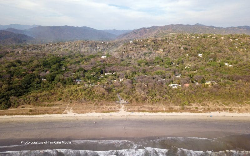 vista aérea da praia na costa rica