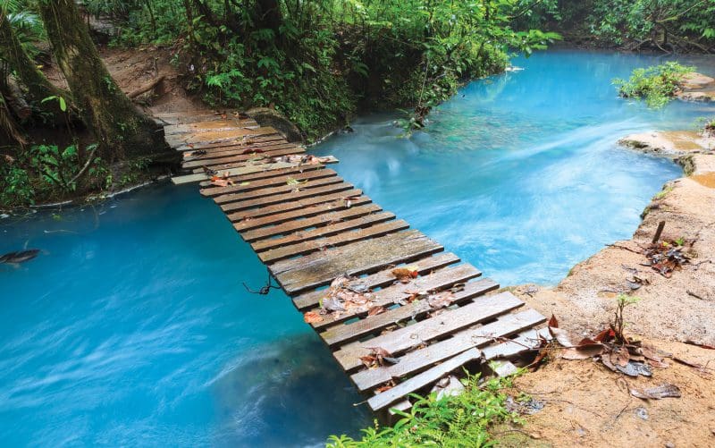 eau bleue rio celeste costa rica