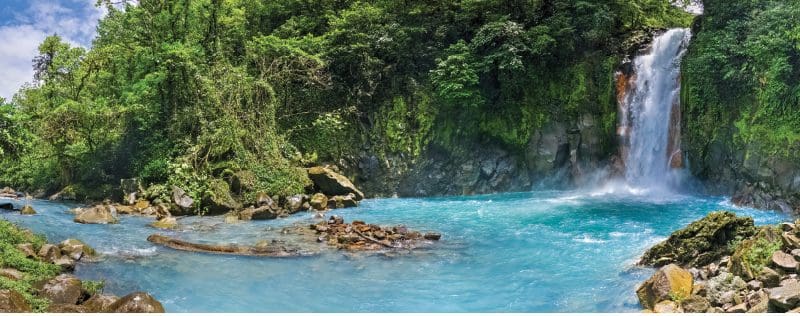 cascada de rio celeste costa rica