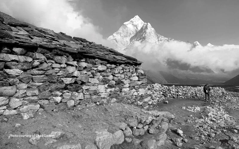 Schwarz-Weiß-Bild des Mount Everest