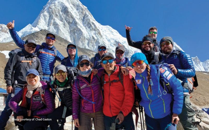 die Teamgruppe schoss vor der Besteigung des Mount Everest