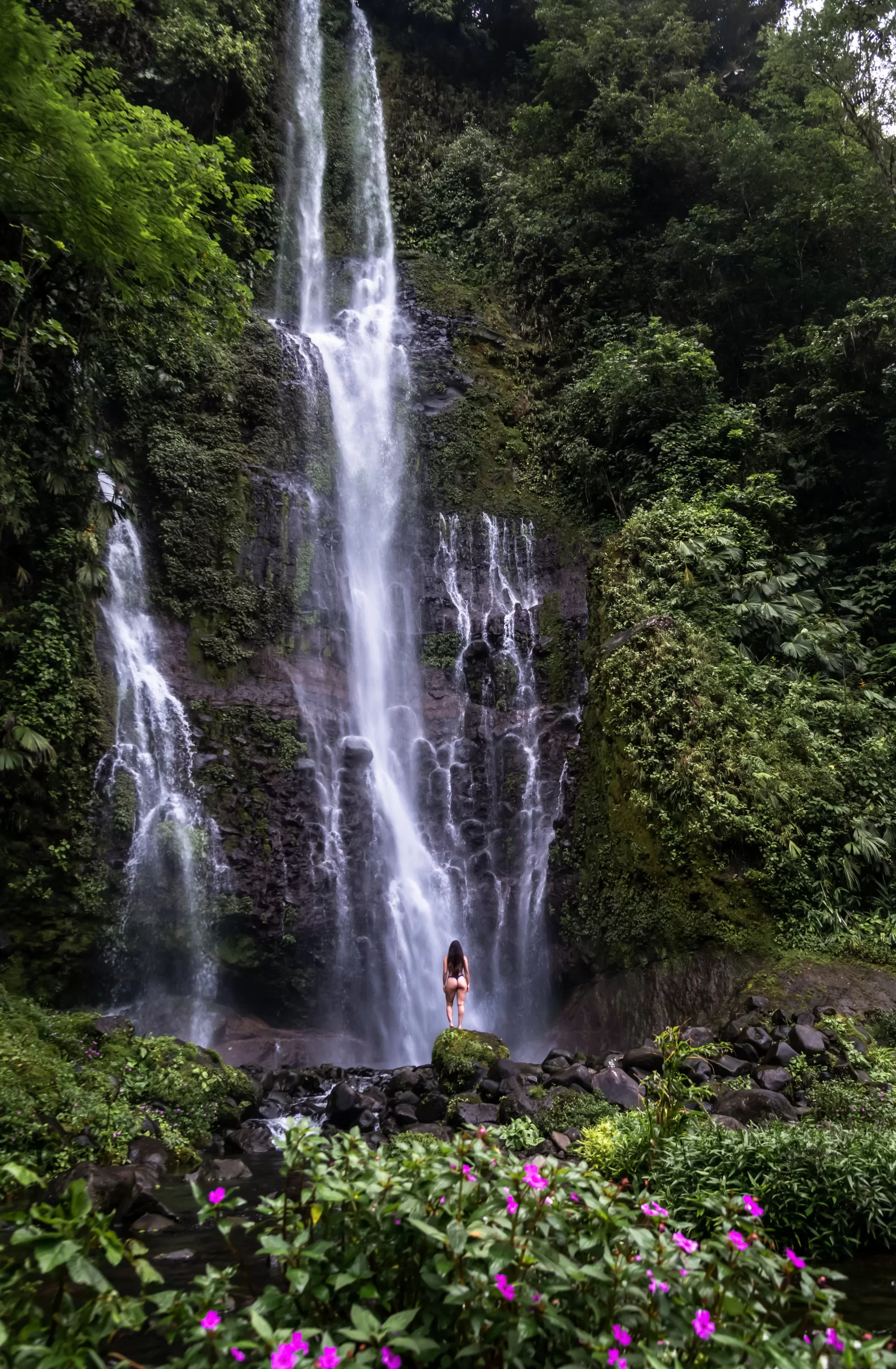 Karoll Orozco Calvo (plus de 10 XNUMX IG) Cascade : Paraíso Manantiales à Bajos del Toro Photographe : Alejandro Esquivel